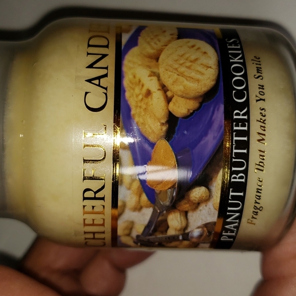 NEW- Set of 2 Scented Candles by Cheerful Giver, 6 oz, 30 hour burn time - Picture 4 of 5